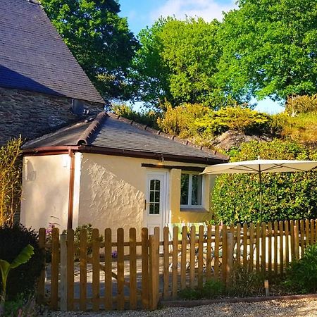 Le Vieux Moulin Gites - A Charming Stone Cottage With Garden View And Seasonal Pool Guegon Екстер'єр фото