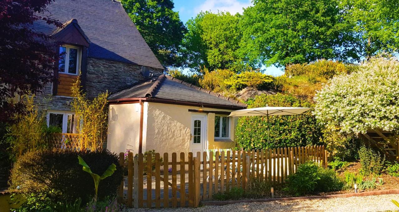 Le Vieux Moulin Gites - A Charming Stone Cottage With Garden View And Seasonal Pool Guegon Екстер'єр фото