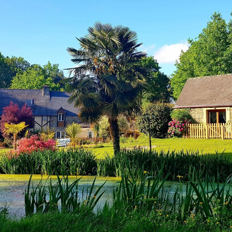 Le Vieux Moulin Gites - A Charming Stone Cottage With Garden View And Seasonal Pool Guegon Екстер'єр фото